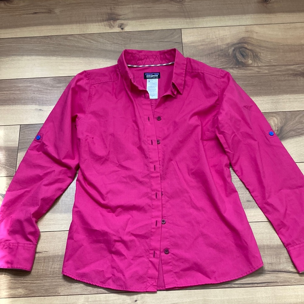 Patagonia fuchsia button down organic cotton blend shirt. Size 4